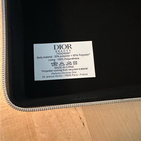 Christian Dior Beauty Gold Pouch Case - Picture 5 of 7